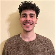 Docente di educazione fisica che propone allenamenti personalizzati in base alle vostre esigenze e obiettivi